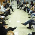 O governador Rodrigo Rollemberg em reunião com representantes do Sinpro-DF nesta terça-feira (11), no Palácio do Buriti.